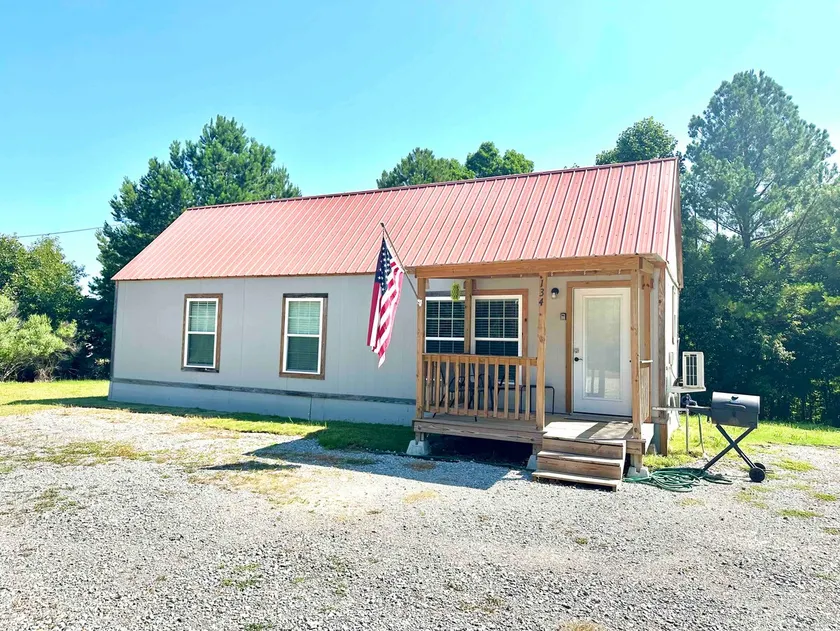 Bream Shack-2 bedroom cabin with spacious parking - Image 1