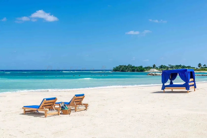 Beachfront 4BR Villa: Chef, Butler, Transfers Incl - Image 1