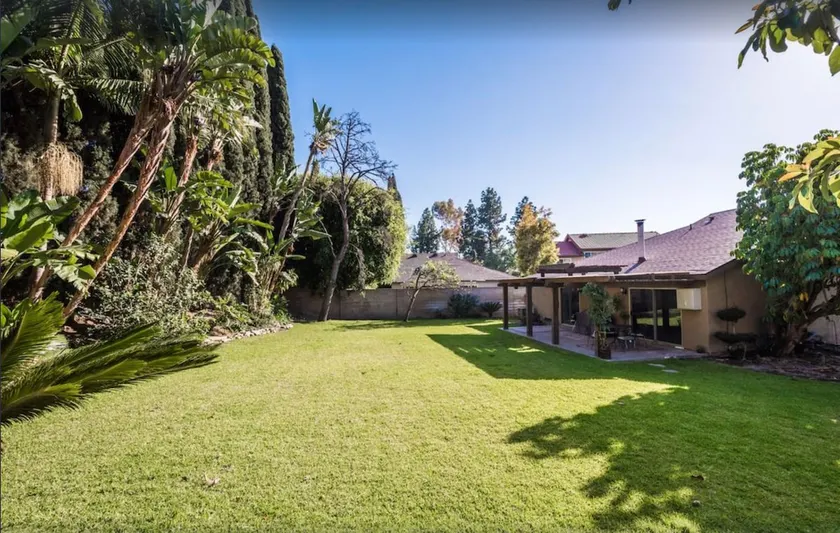 Cozy Home in Irvine with Large, Tropical Yard! - Image 1