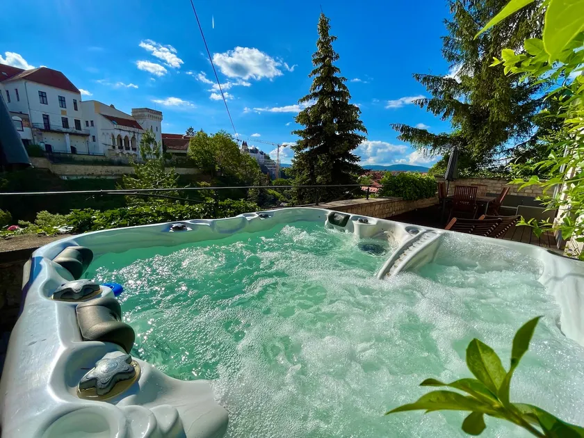 Terrace Apartman Prémium Belváros Jacuzzival - Image 1