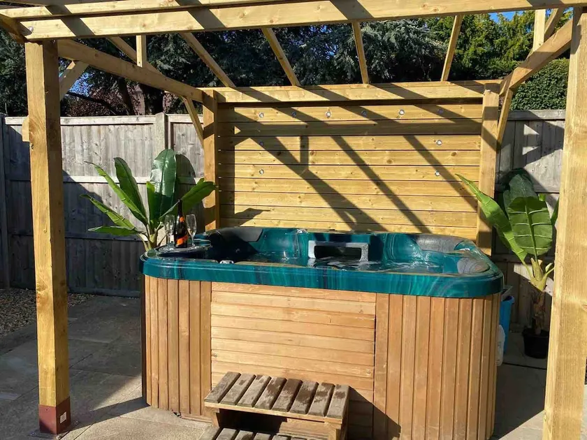 The Vineyard, 1 bedroom cottage with hot tub - Image 1