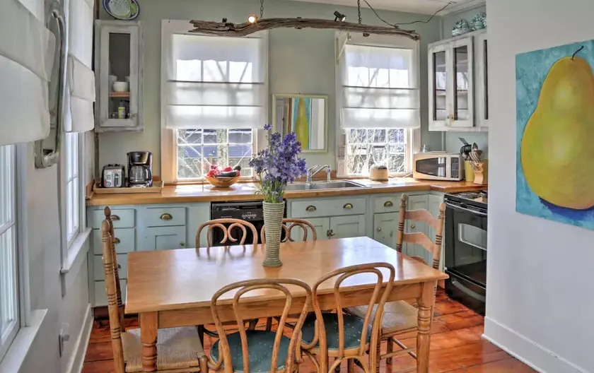 Purple Button Factory Sleeps 8, Walk to Town Green - Image 1