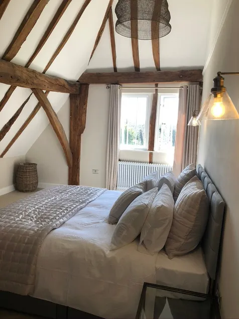 Fox Barn - Beautiful 17th Century Kent Barn - Image 1