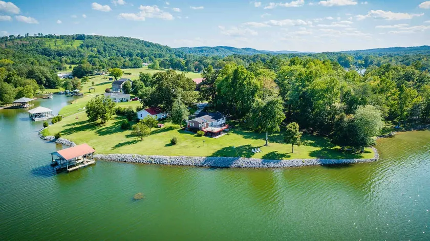 Lakefront Escape - Private Dock & Sunset Views - Image 1
