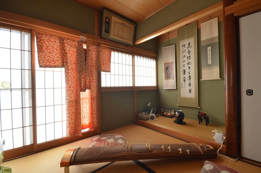 Located in the foothills of Yashima, a fully rented detached building. You can play the Japanese harp and wear kimono here. - Image 1