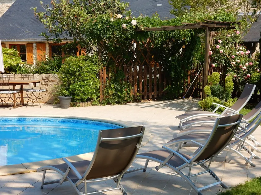 3 self-contained gites with pool and games room - Image 1