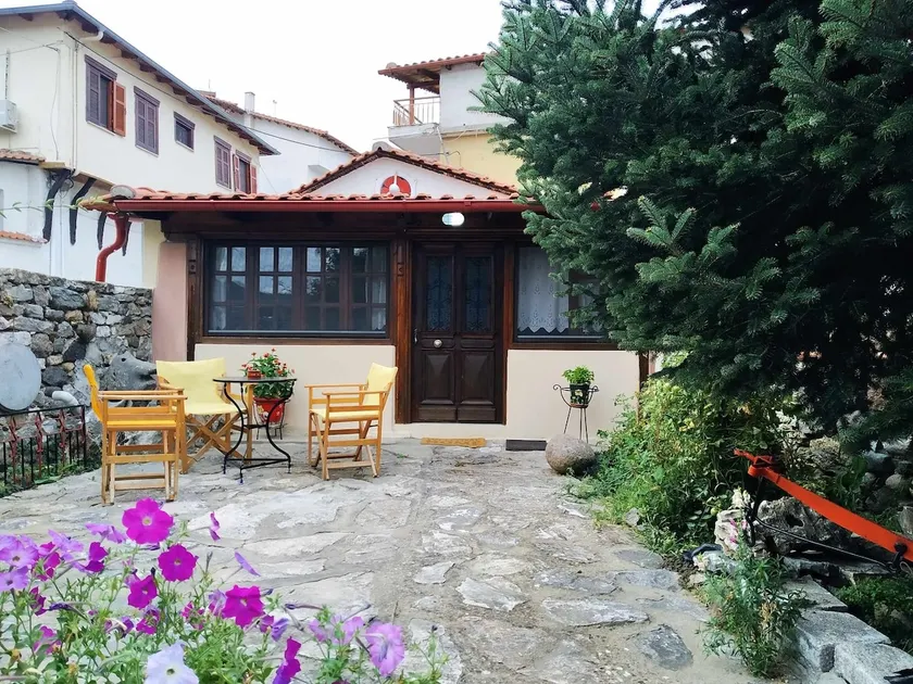 Panthea Cottage - Image 1