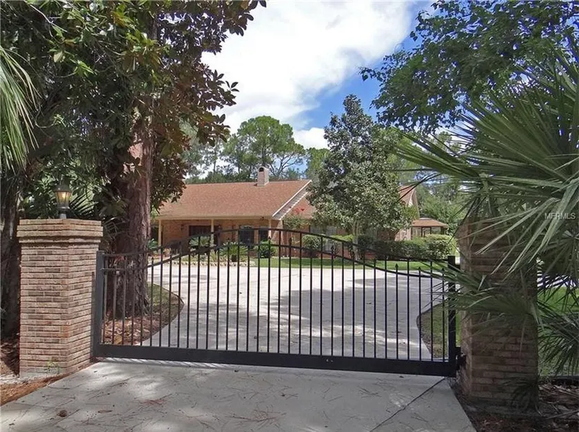 Lake Monroe Mansion - Image 1