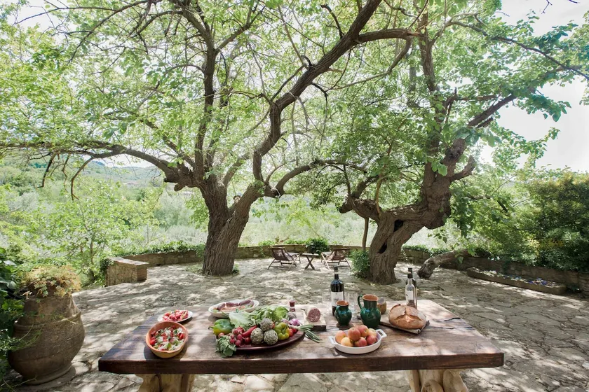 Traditional stone house in Umbria. - Image 1