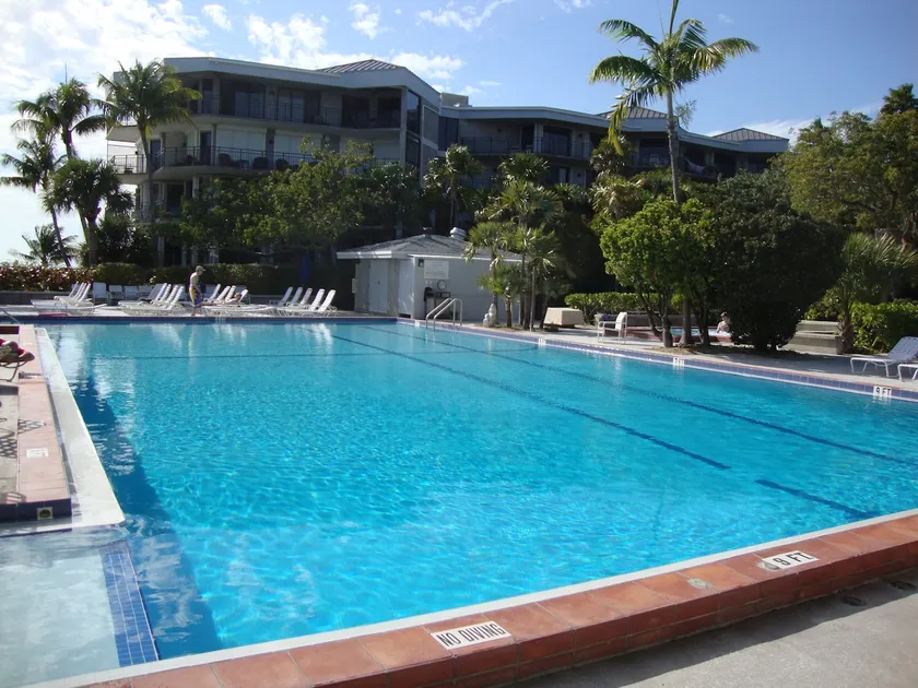 KW Luxury 2/2 Beachfront resort Tropical Oasis - Image 1