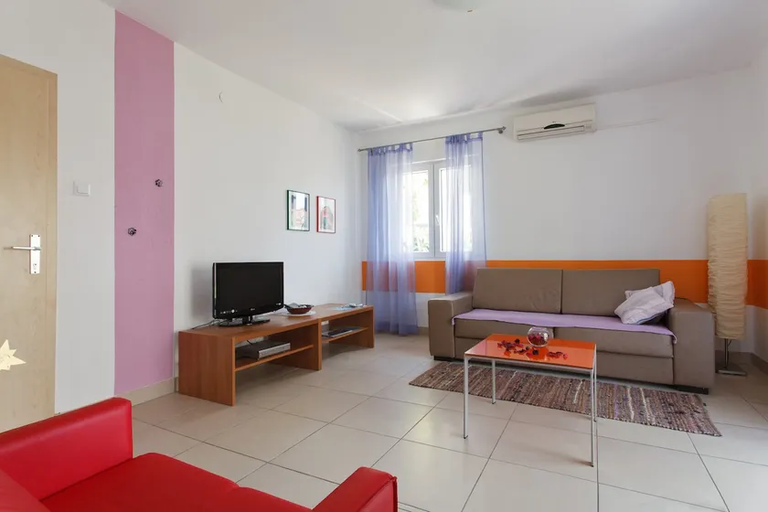 Relaxing apartment 2+2, BEACH 1min - Image 1