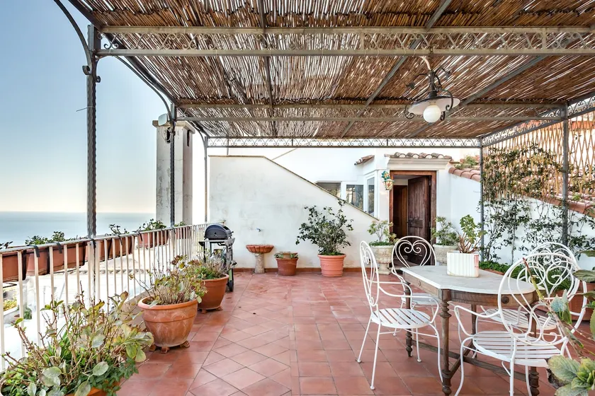 Villa Wanda, panoramic sea view house finely furnished at street level - Image 1