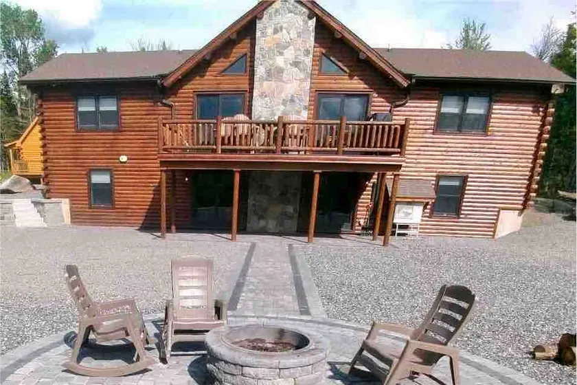 Eagles Nest - Back Lake Lodges - Image 1