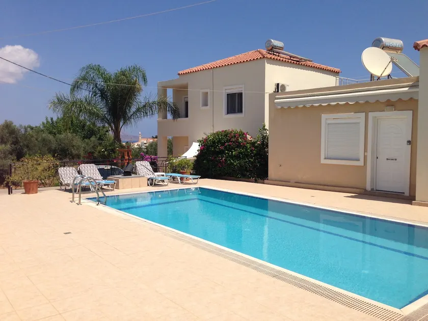 Pearl of Plaka - Image 1