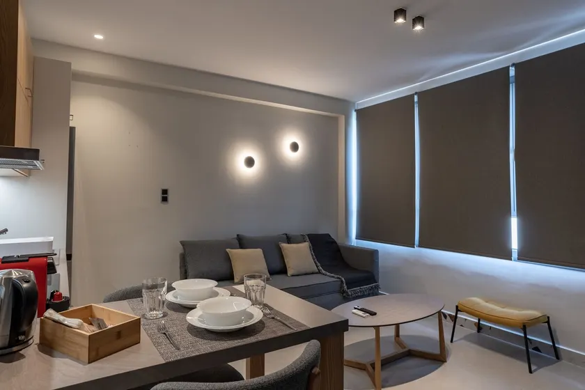 Central Luxury Apartment - Image 1