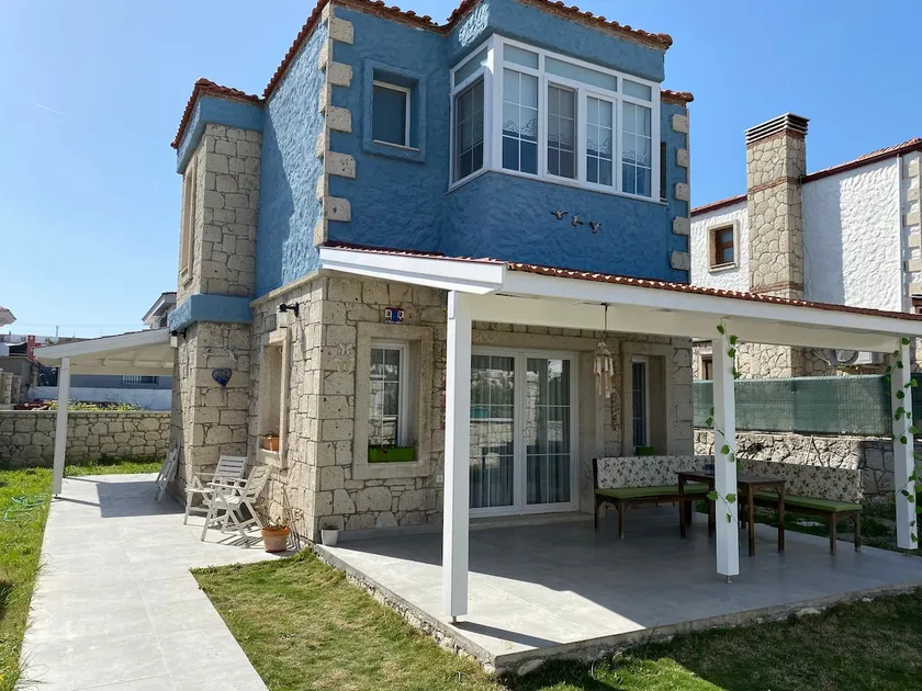 ALAÇATI LEGENDARY LOCATION DETACHED VILLA - Image 1