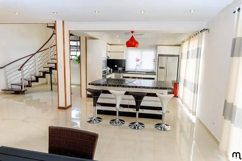 Luxurious Duplex 300m2 with equipped kitchen - Image 1