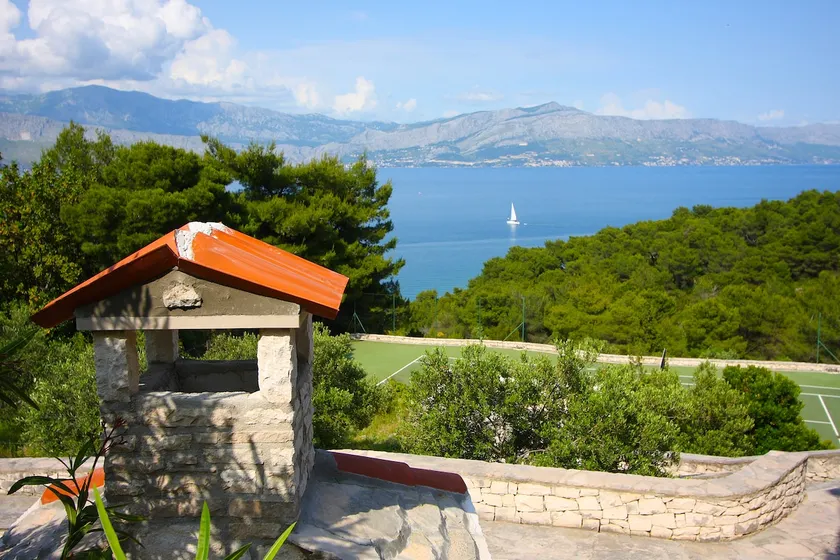 Seaside house & tennis court - Image 1