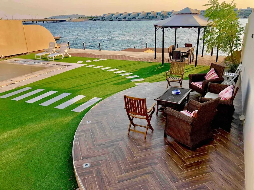 Luxury Sea Front Villa Durrat Al Bahrain with Pool - Image 1