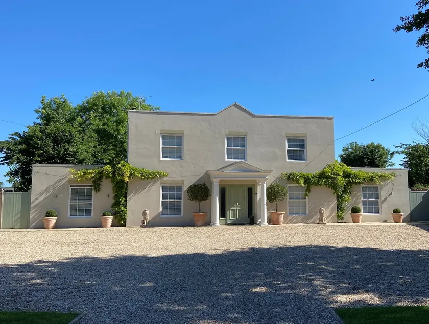 Large Country House with Hot Tub, Pool Table, and Log Burner - Image 1