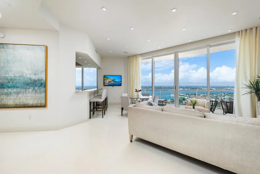 PRitz-Carlton Beach Penthouse by Guaranteed Rental - Image 1