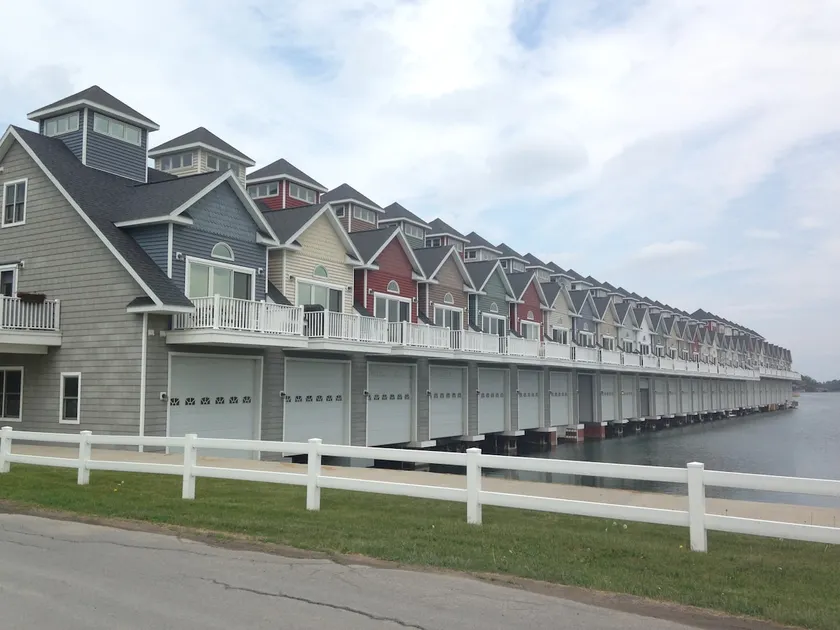 Waterfront Get-A-Way, Boathouse included! - Image 1