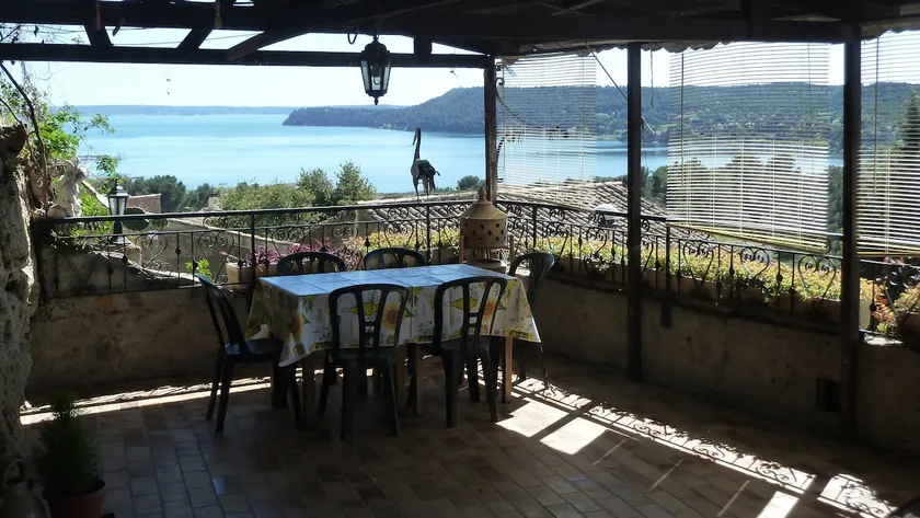 Casa di charme in borgo medievale con terrazza vista stagno, parcheggio privato - Image 1