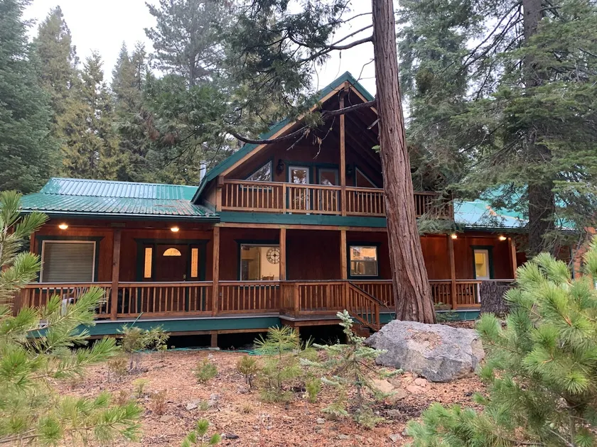 Spacious Shaver Cabin, Wildflower Village - Image 1