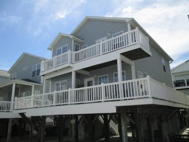 Myrtle Beach House-100 steps to beach sleeps 15. - Image 1