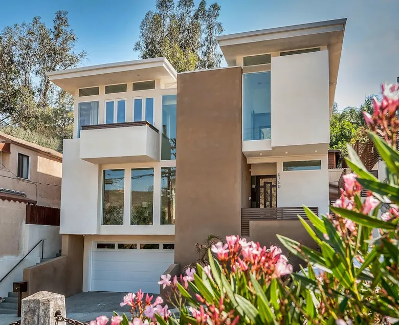 Stunning Modern House in Hollywood Hills - Image 1
