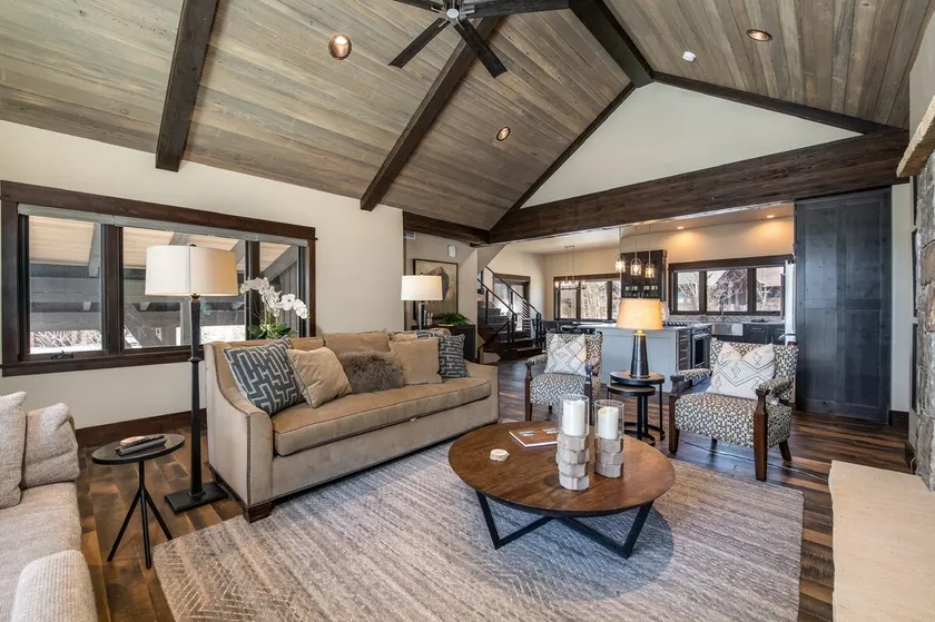 Spectacular Luxury Home 5 Star Reviews - Image 1