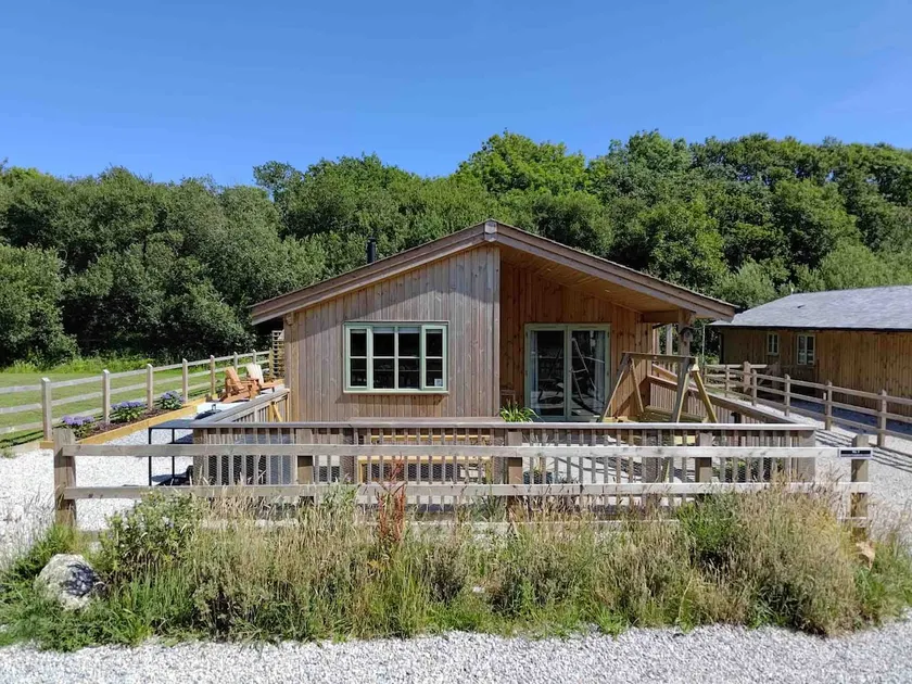 Dog & Family friendly lodge with log burner - Image 1