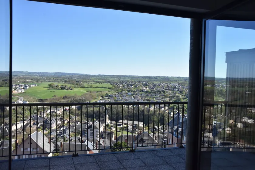 Unique view contemporary T4 apartment - Image 1