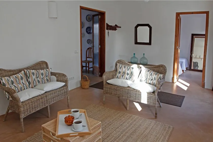 Mediterranean house in a fishing port - Image 1