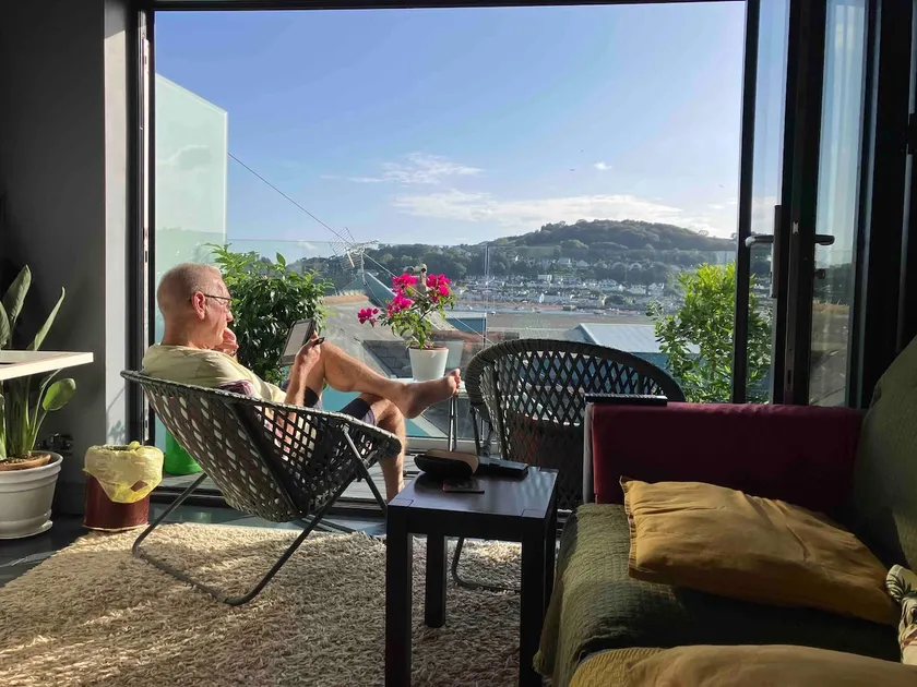 Ness View Flat with sunny balcony and river views - Image 1