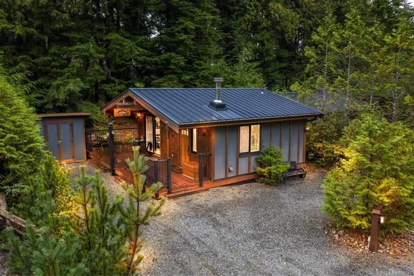 The Captain’s Cabin | Cozy Port Renfrew Retreat - Image 1