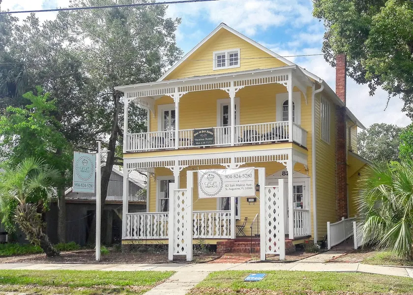 DOWNTOWN ~ Victorian Home ~ ABOVE CUPCAKE SHOP! - Image 1