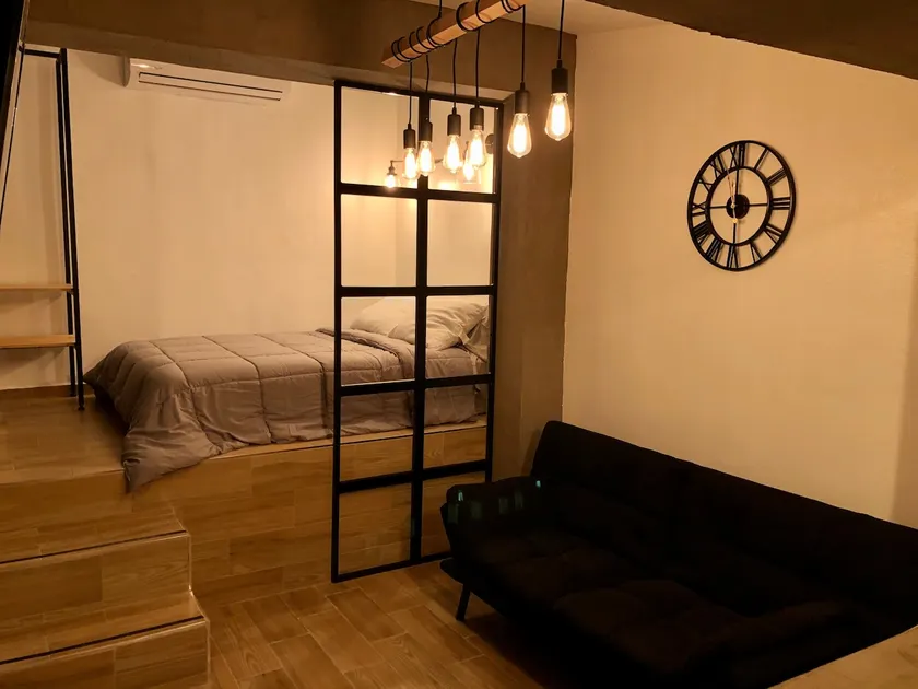 3/Industrial-style studio with garage - Image 1