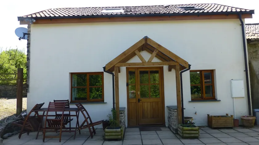 Lovely spacious barn conversion - Image 1