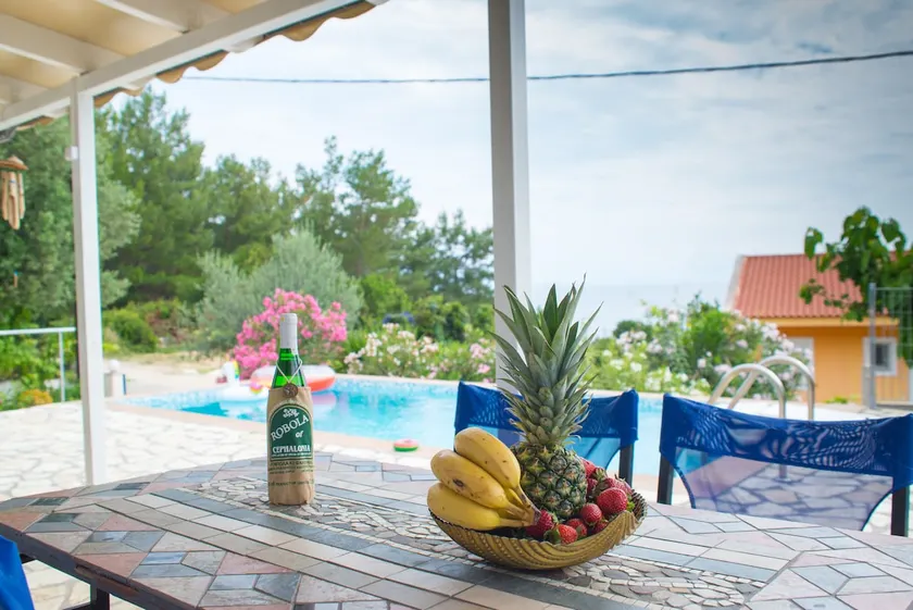 Sarakiniko cottage with private pool - Image 1