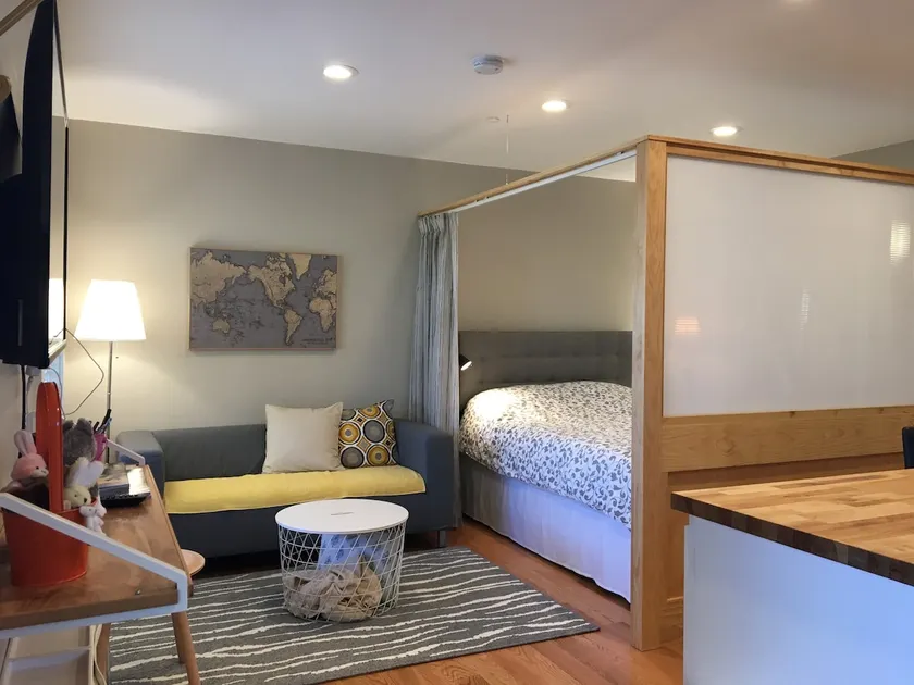 Secluded guest studio w/ gorgeous golf-course view - Image 1