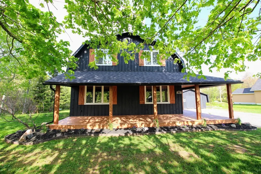 Black Barn Family Beach House - Image 1