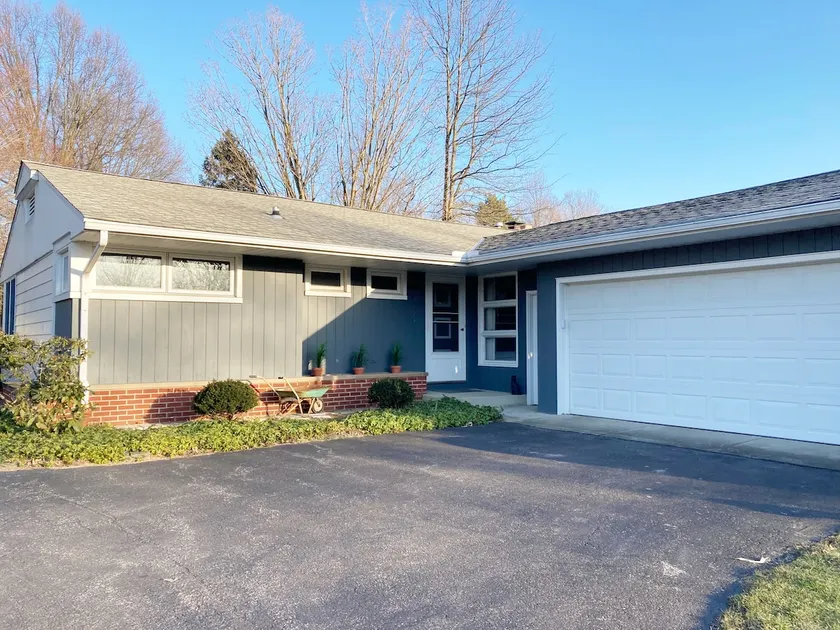 Mid-Century Modern Ranch in quiet neighborhood - Image 1