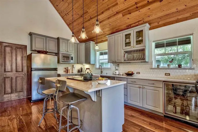 Located in the Heart of Downtown Truckee - Image 1