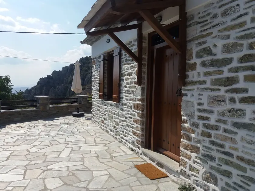 Kerasia's Guesthouse - Image 1