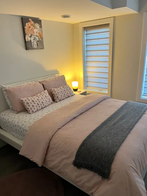 Cozy Private 1 bedroom basement suite - free parking and free Wifi - Image 1