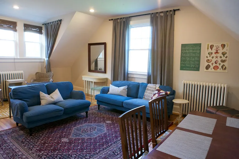 Farmhouse Apartment Tucked Away 3 miles from beach - Image 1