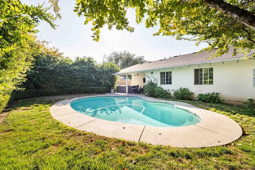 Jacuzzi ready! Pool, Gym, Firepit everything! - Image 1