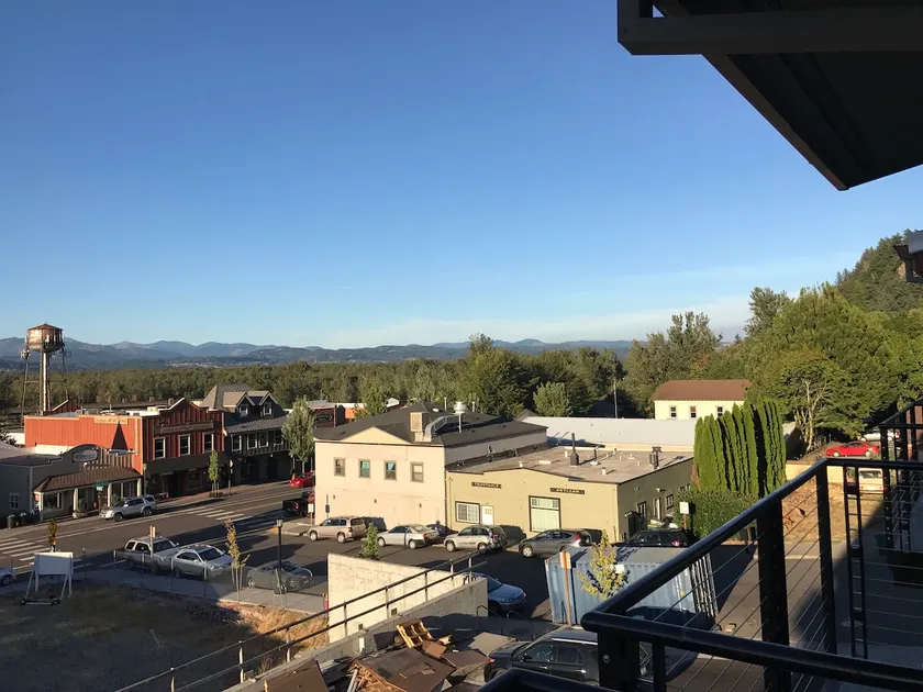 Columbia Gorge Industrial Loft on 2nd Street - 2 bdrm plus Den - Image 1