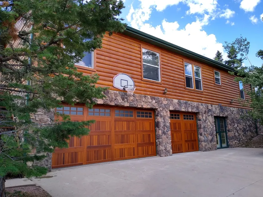 Alpine Peaks Mountain Home - Image 1
